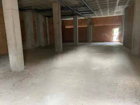 Local comercial en La Girada