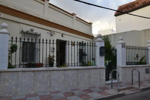 Casa adosada en calle Juan Emilio Fdez Mora, nº 2
