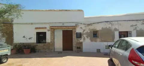 Terraced house in Carrer Sant Joaquim, 28
