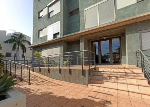 Piso en calle Juan Albornoz Sombrita