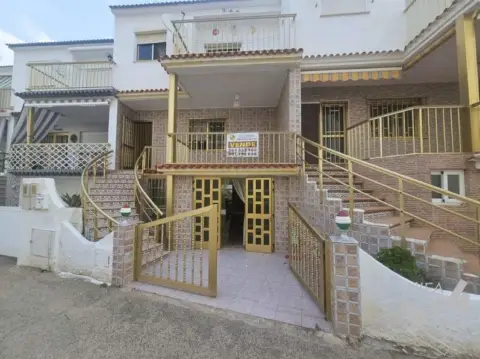 Casa adosada en Avenida del Papa Luna