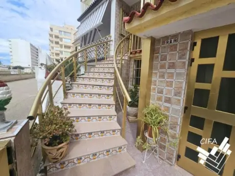 Casa adosada en Avenida del Papa Luna