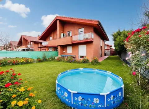 Casa pareada en calle de Bandoneón