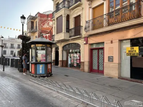 Local comercial en Plaza de España, 13