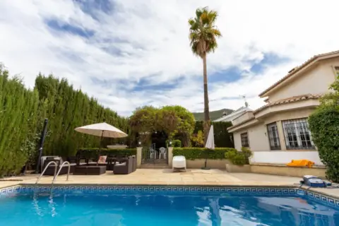 Chalet en calle Ur El Puntal - E-2