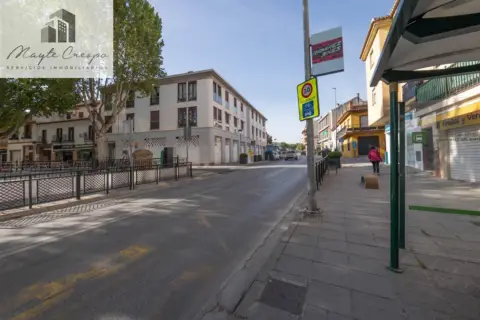Local comercial en Plaza de la Baja