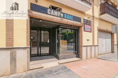 Local comercial en calle de Calderón