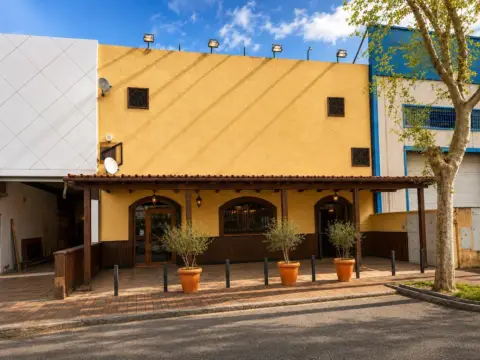 Local comercial en Polg 12 de Octubre