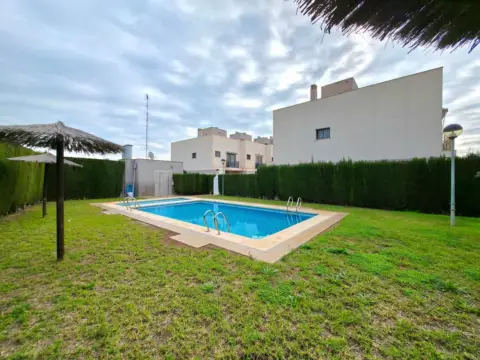 Casa pareada en calle de la Huerta, 58