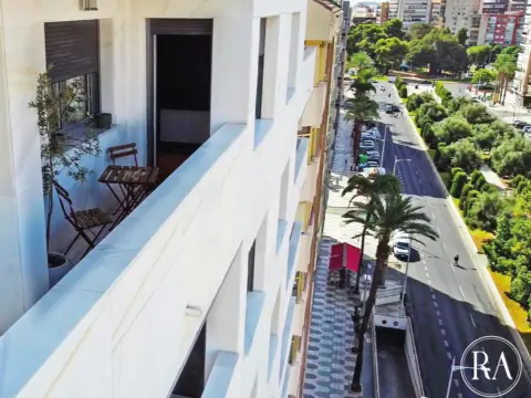 Piso en Avenida de la Reina Victoria Eugenia, 2