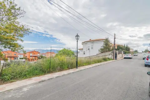 Terreno en calle de los Almendros
