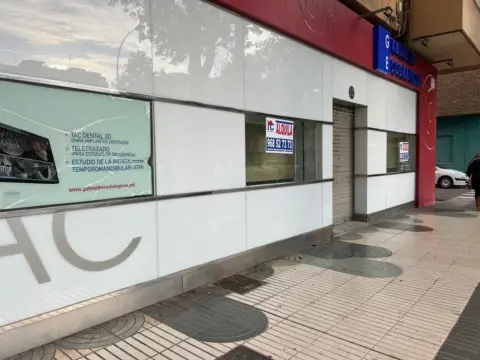 Local comercial en calle Ramón y Cajal