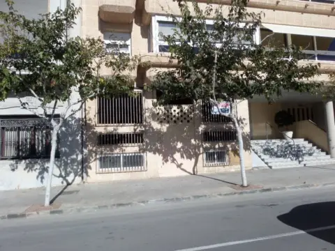 Local comercial en calle Muralla del Mar