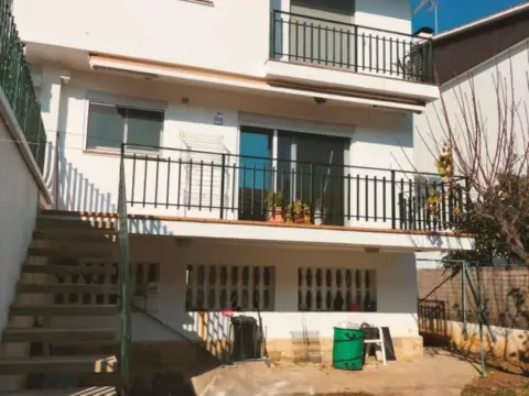 Casa pareada en Carrer de les Guilleries