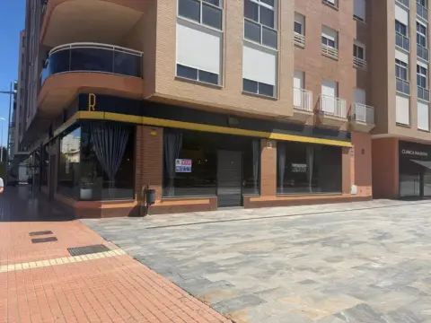 Local comercial en calle Ángel Bruna