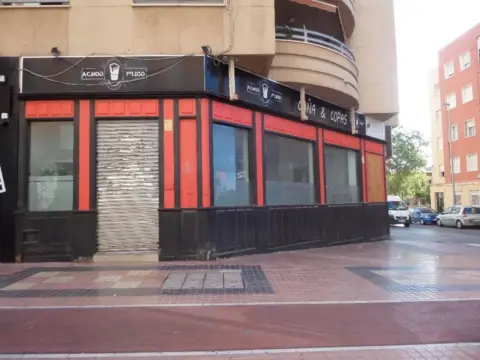 Local comercial en Ramon y Cajal