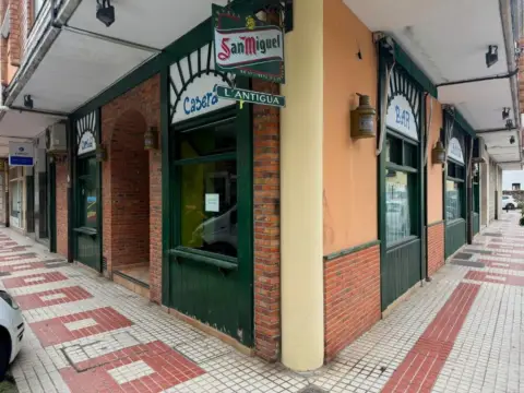 Local comercial en calle de Menéndez Pelayo, 6
