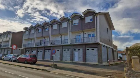 Local comercial en Barrio del Rivero, 22