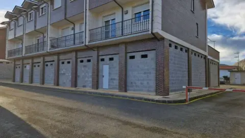 Local comercial en Barrio del Rivero, 22