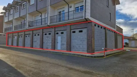 Local comercial en Barrio del Rivero, 22