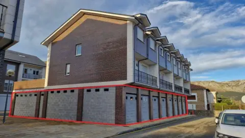 Local comercial en Barrio del Rivero, 22