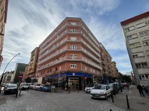 Piso en calle de Julián Urbina, 12