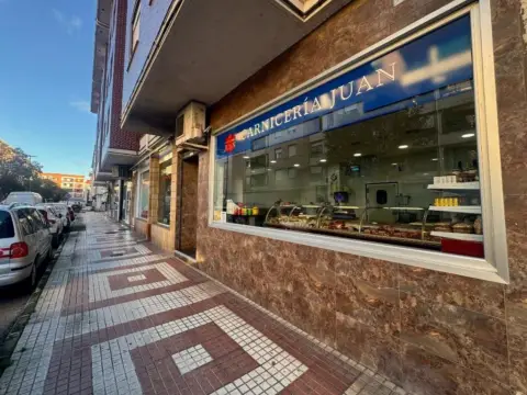 Local comercial en calle de Andalucía, 4