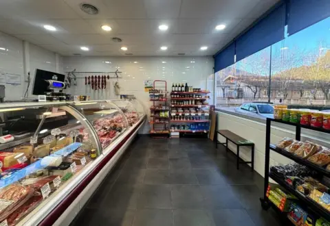 Local comercial en calle de Andalucía, 4