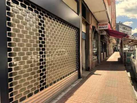 Local comercial en calle Trabajadores de Authi, 3