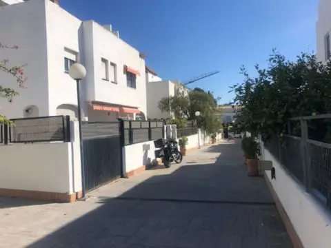 Casa pareada en calle de Marcasitas