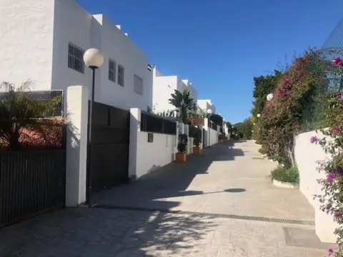 Casa pareada en calle de Marcasitas