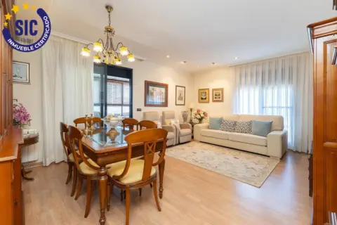 Ático en Avinguda de l'Escultor Miquel Navarro Navarro