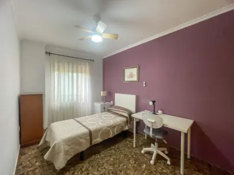 Habitación en Carrer de la Hispanitat