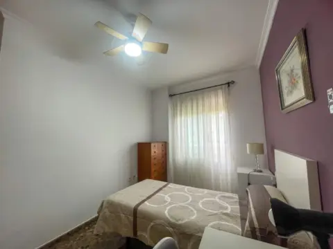 Habitación en Carrer de la Hispanitat