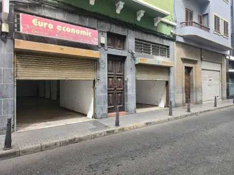 Local comercial en calle de la Naval, 125