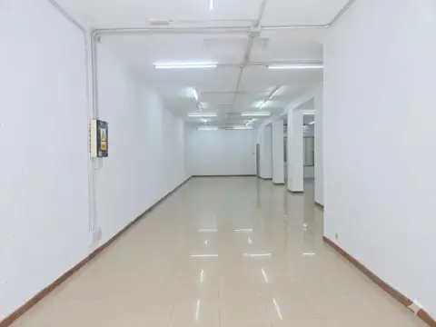 Local comercial en calle de la Naval, 125