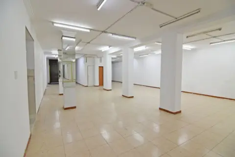 Local comercial en calle de la Naval, 125