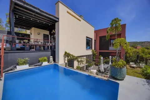 Chalet en calle 4 calle Camelia #calle Camelia