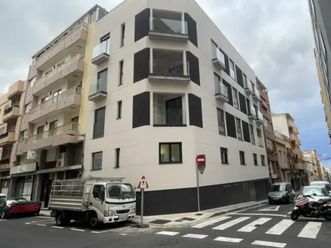 Piso en calle Castro, 25