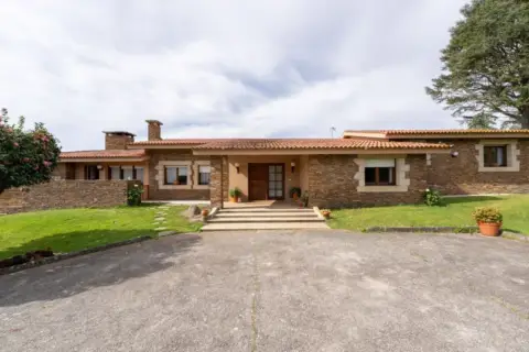 Chalet en Avenida de Berdón