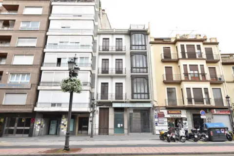 Edificio en Acera del Darro
