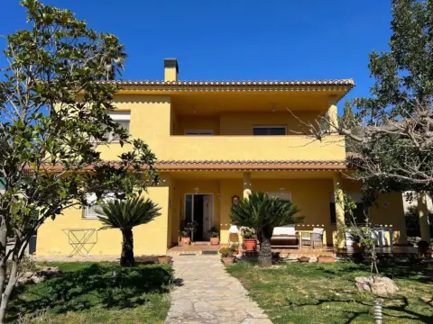 Chalet en Urbanizacion El Pilar