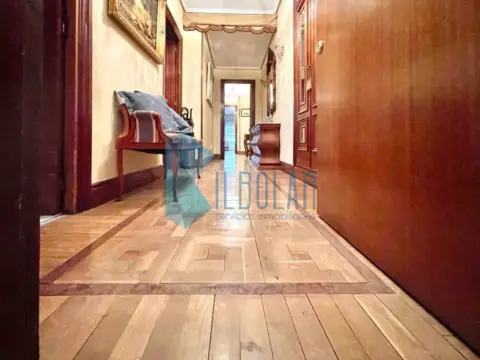 Piso en calle de la República Argentina