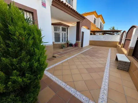 Casa adosada en Las Palmeras-Dehesilla