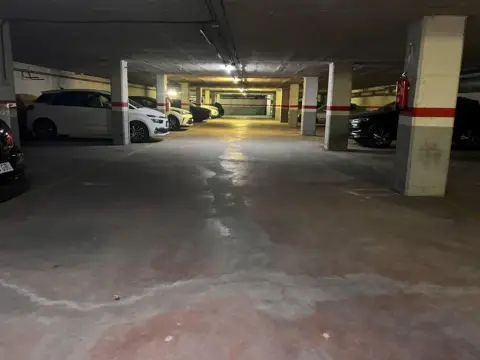 Garaje en Carrer d'Amadeu Vives, 2