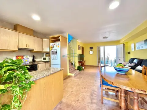 Casa pareada en Carrer Genoves