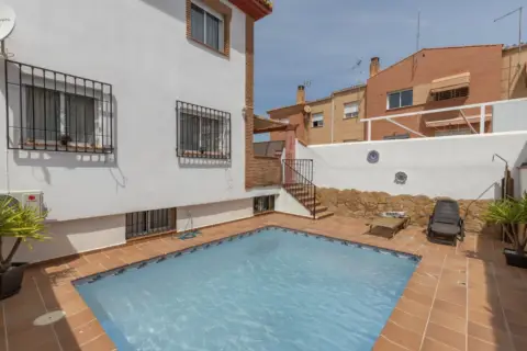 Casa pareada en calle del Estanque