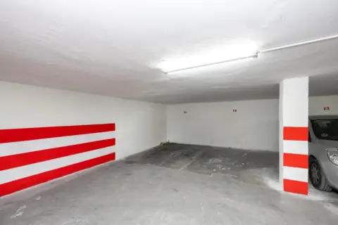 Garaje en calle de la Cruz, 42