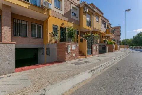 Casa adosada en calle de Esopo