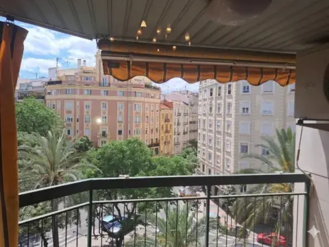 Piso en Avinguda del Regne de València, 65